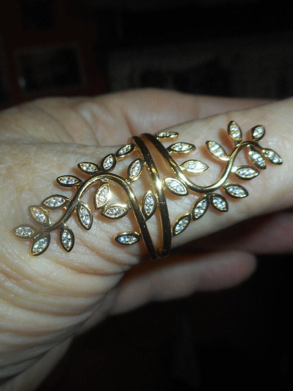 fanned out ring-  this ring covers SIZE 10, stones are white, band is gold color